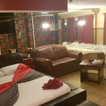 Chomedey Inn Laval Eksteriør billede