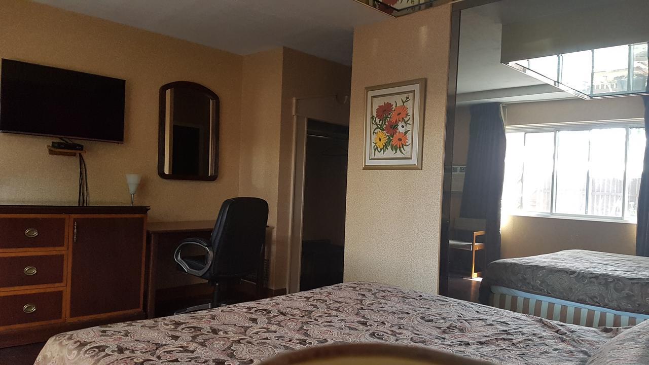 Chomedey Inn Laval Eksteriør billede