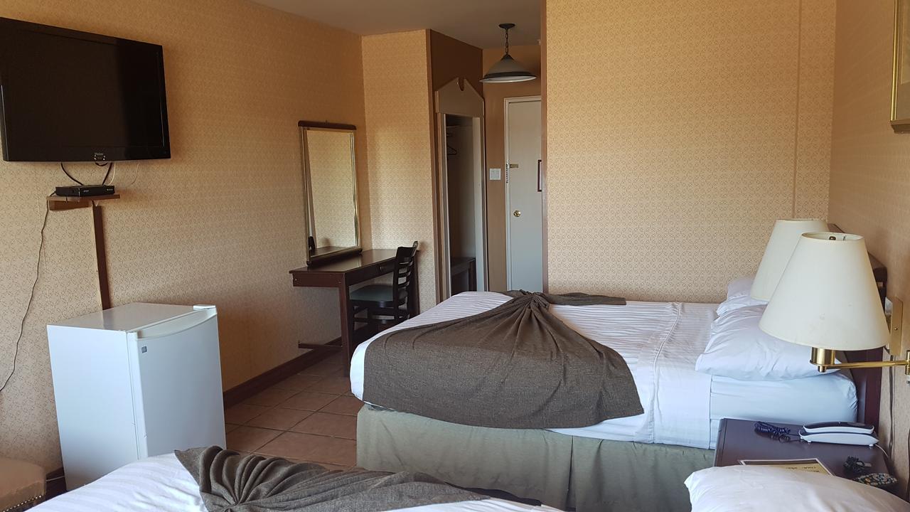 Chomedey Inn Laval Eksteriør billede