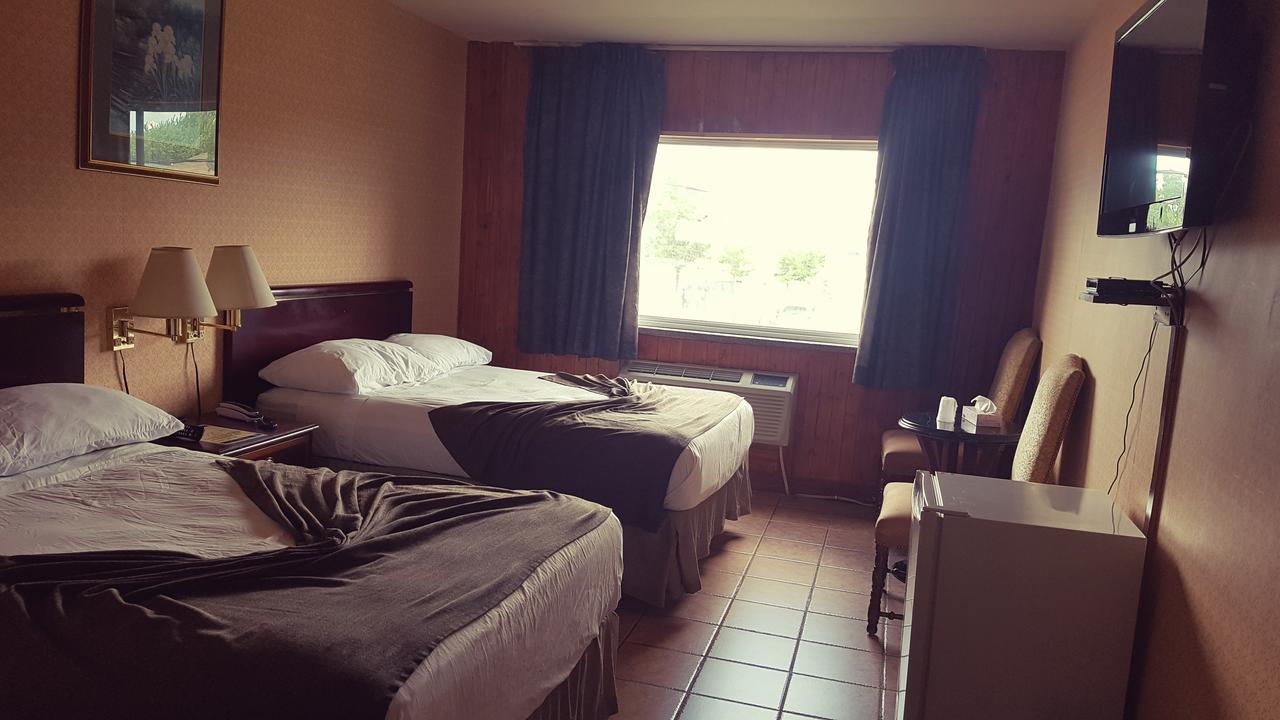 Chomedey Inn Laval Eksteriør billede