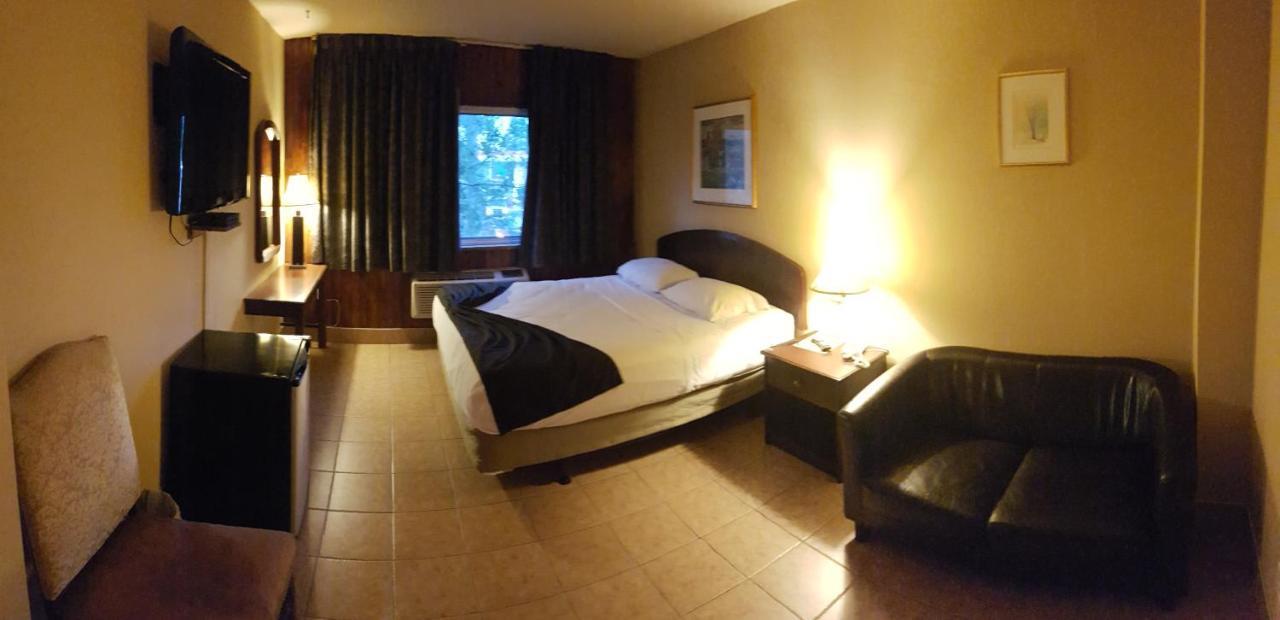 Chomedey Inn Laval Eksteriør billede